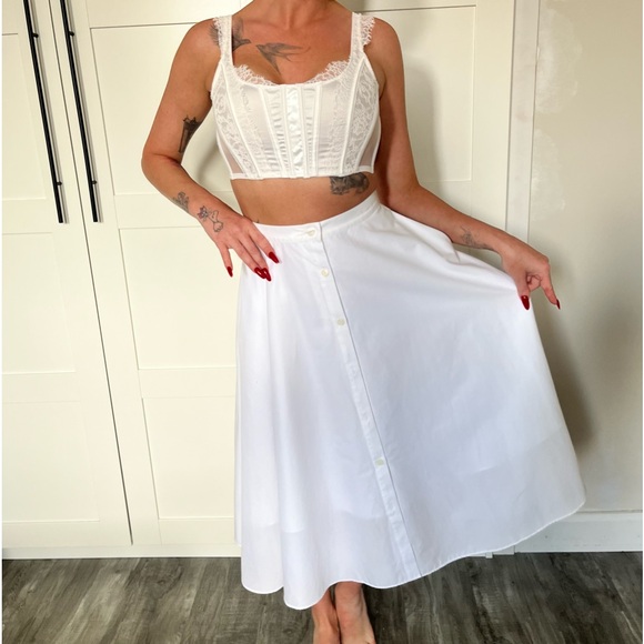 White Cotton Full Skirt With Pockets - Picture 5 of 9